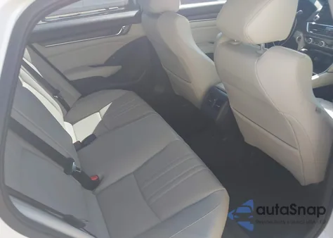 2018 Honda Accord Touring z USA, uszkodzony, nr VIN 1HGCV1F9XJA012065